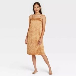 STARS ABOVE GOLD FLORAL LACE ACCENT SATIN LOOK NIGHTGOWN SIZE EXTRA SMALL